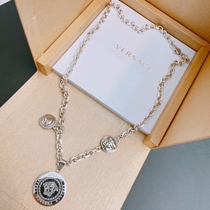累積売上総額第１位！Versace ヴェルサーチ コピーおすすめネックレス