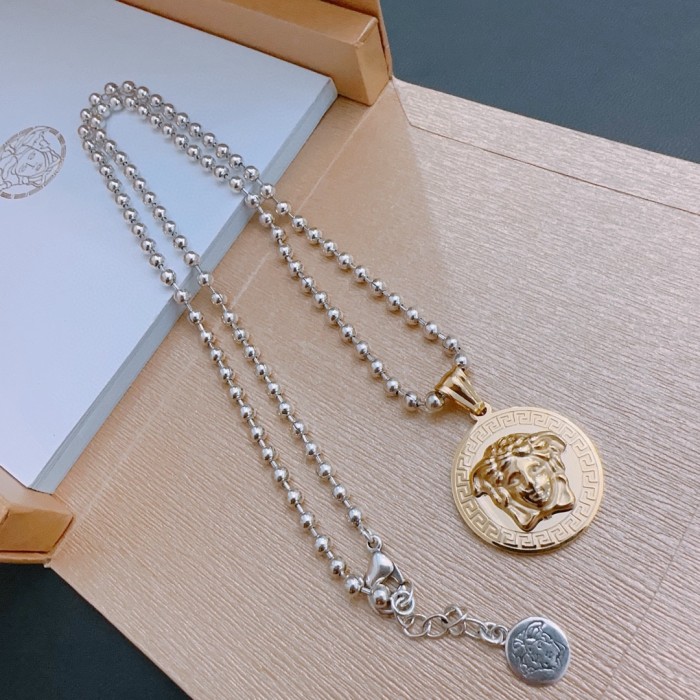追跡付 Versace ヴェルサーチ コピーネックレス