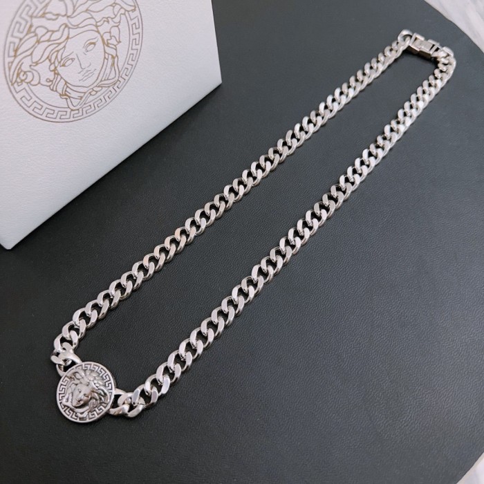 大人気 Versace ヴェルサーチ 激安通販 ネックレス