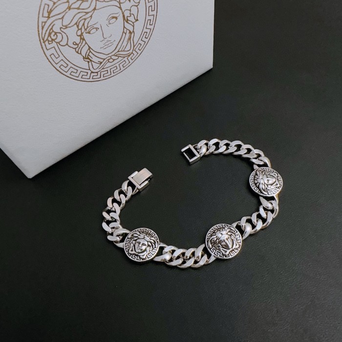 一目惚れ♪ Versace ヴェルサーチ 激安偽物 ブレスレット