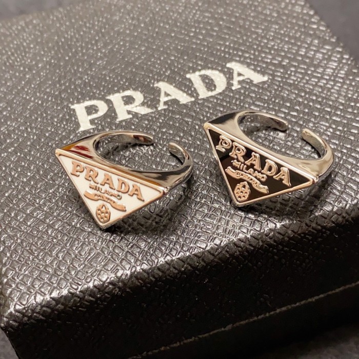 大人気 Prada プラダ コピー リング