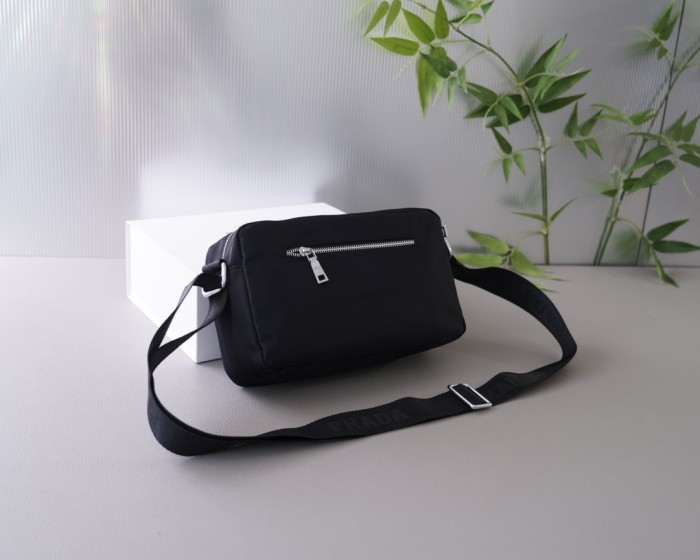 超話題! Pradaプラダ n級品 メンズショルダーバック