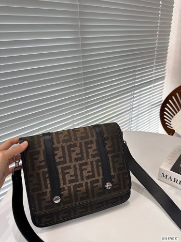 入手困難 Fendiフェンディコピー レディースショルダーバック