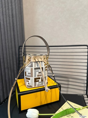 稀少 Fendiフェンディ スーパーコピー レディースショルダーバック