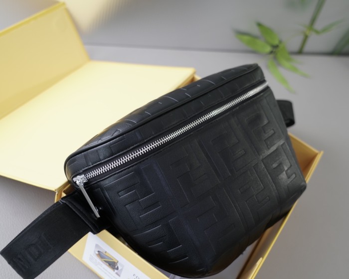【話題商品！】Fendiフェンディスーパーコピー メンズショルダーバック