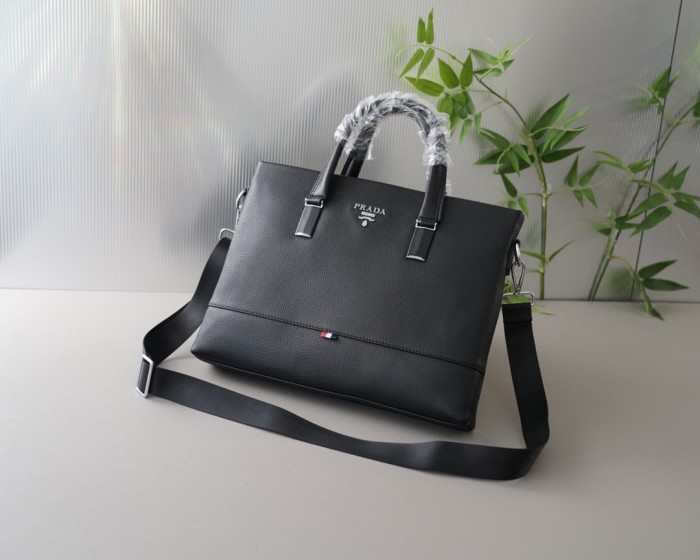 日本未入荷 Pradaプラダ 激安偽物 メンズハンドバック