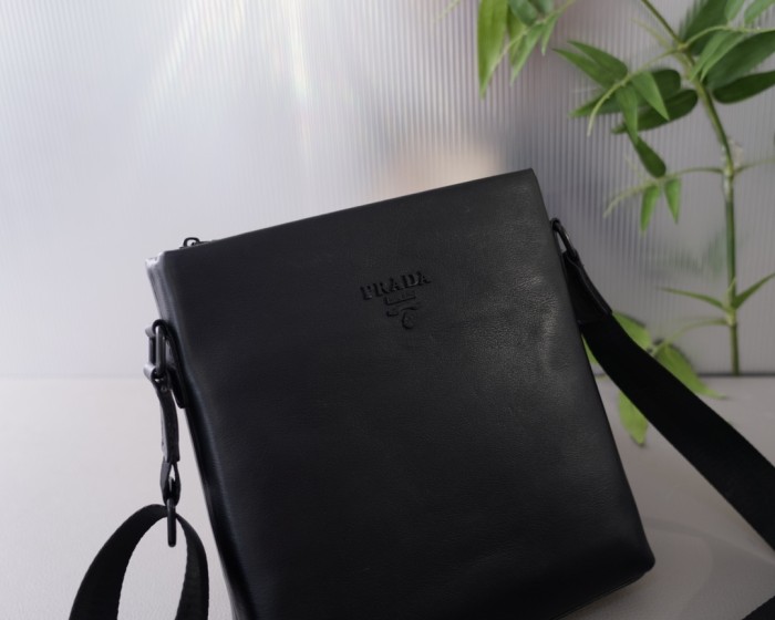 【話題商品！】Pradaプラダ コピーおすすめ メンズショルダーバック