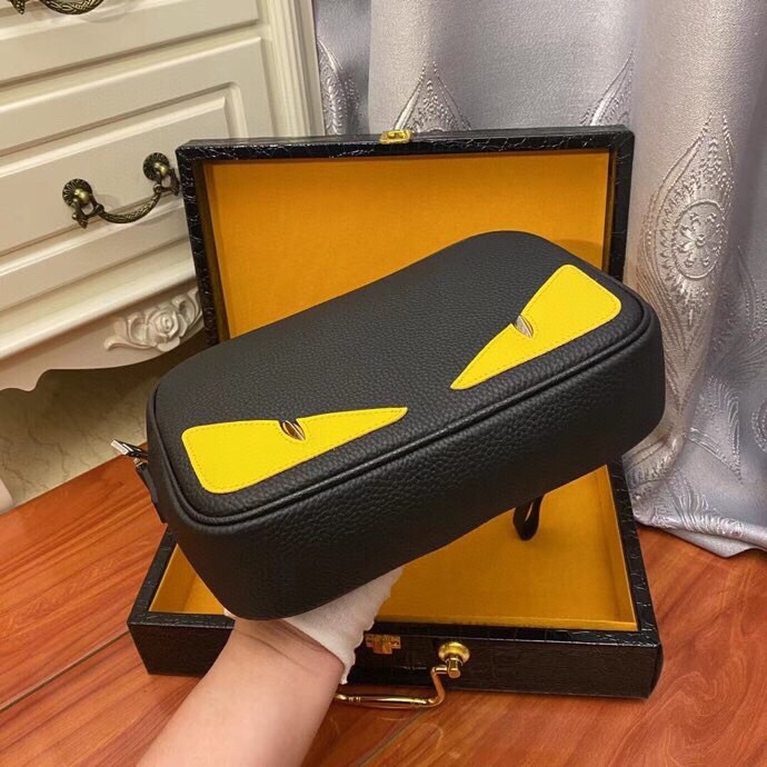 超奇跡の入荷☆ Fendiフェンディ激安偽物 メンズショルダーバック