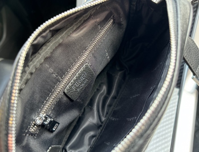 日本未入荷 Fendiフェンディ偽物通販 メンズショルダーバック