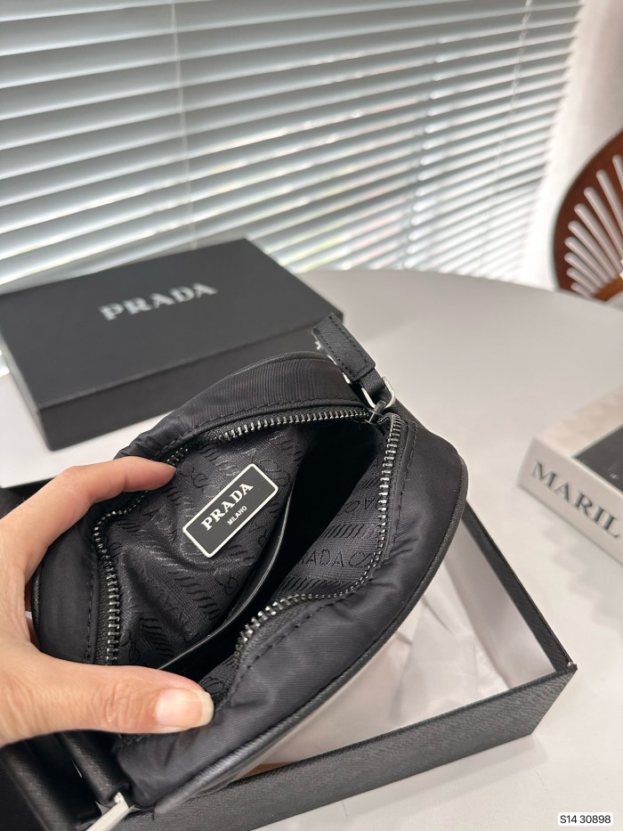 日本未入荷 Pradaプラダ コピー レディースショルダーバック