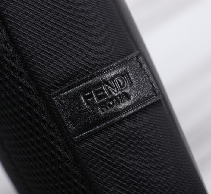 累積売上総額第１位！ Fendiフェンディ激安通販メンズショルダーバック