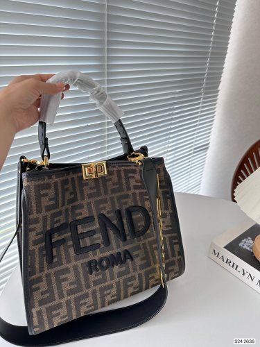 超話題! Fendiフェンディコピー レディースショルダーバック