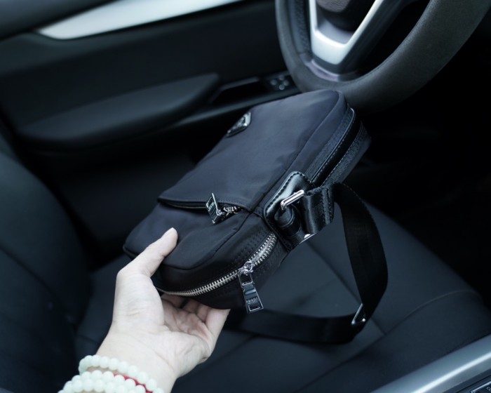 超奇跡の入荷☆ Pradaプラダ 激安偽物 メンズ ショルダーバック