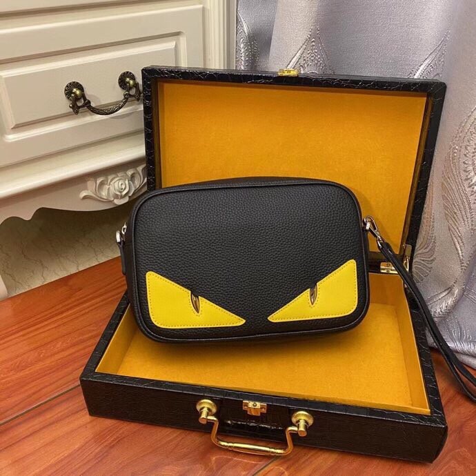 超奇跡の入荷☆ Fendiフェンディ激安偽物 メンズショルダーバック