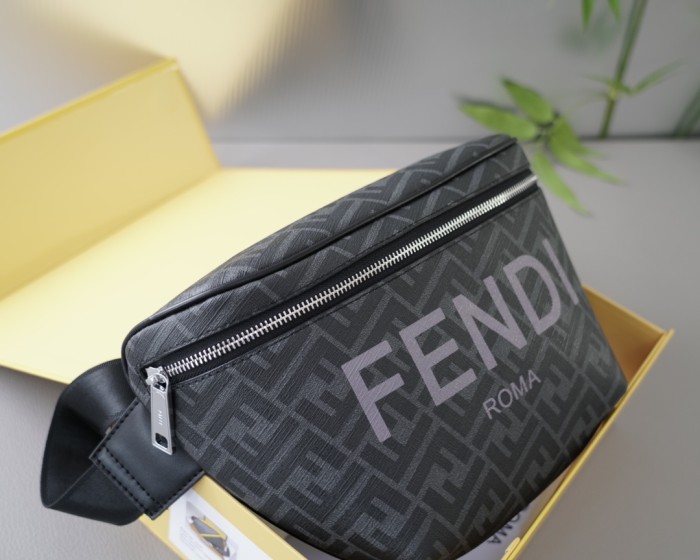 日本未入荷 Fendiフェンディ コピー メンズショルダーバック