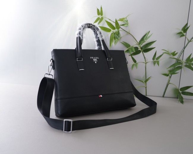 日本未入荷 Pradaプラダ 激安偽物 メンズハンドバック