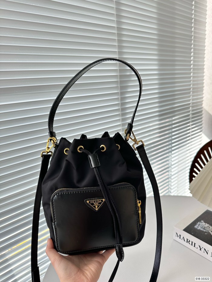 ★超人気 Pradaプラダ 激安通販 レディースショルダーバック