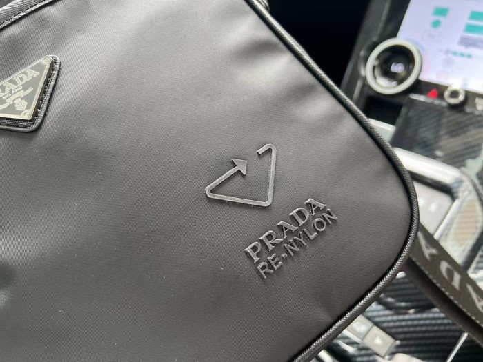累積売上総額第１位！Pradaプラダ n級品 メンズショルダーバック