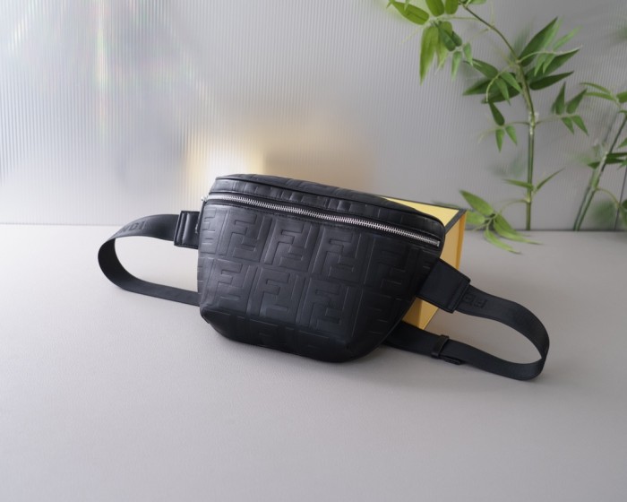 【話題商品！】Fendiフェンディスーパーコピー メンズショルダーバック