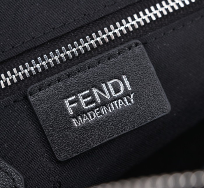累積売上総額第１位！ Fendiフェンディ激安通販メンズショルダーバック