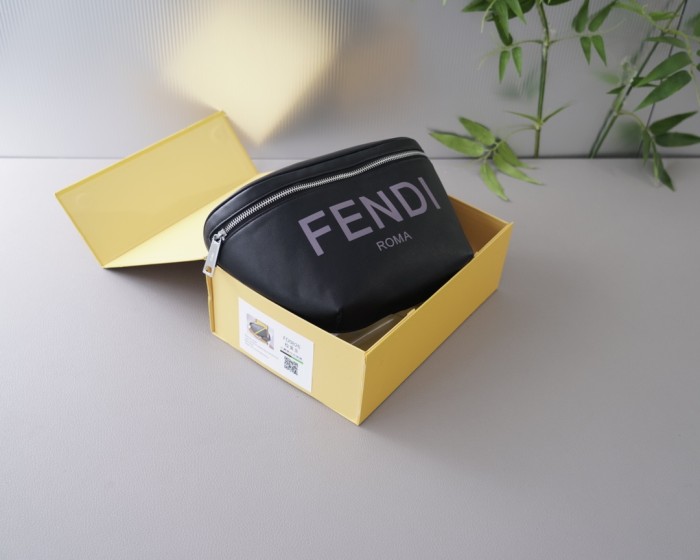 追跡付 Fendiフェンディn級品 メンズショルダーバック