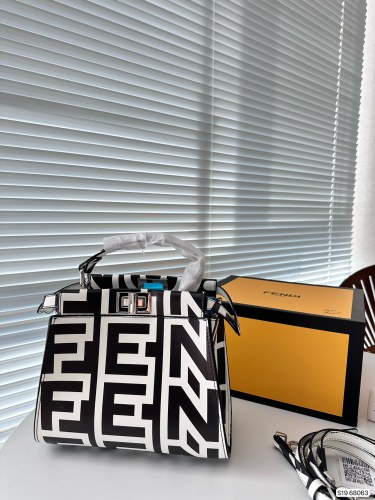 日本未入荷 Fendiフェンディコピーおすすめレディースショルダーバック