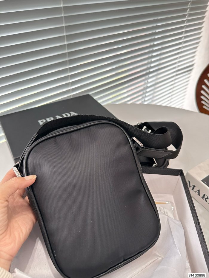 日本未入荷 Pradaプラダ コピー レディースショルダーバック
