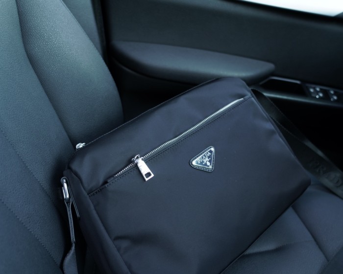 【限定】Pradaプラダ コピーおすすめ メンズ ショルダーバック