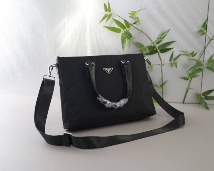 日本未入荷 Pradaプラダ コピー メンズショルダーバック