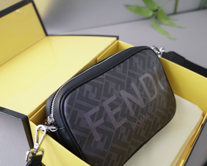 入手困難 Fendiフェンディコピーメンズショルダーバック