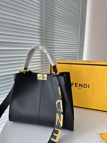 超奇跡の入荷☆ Fendiフェンディスーパーコピーレディースショルダーバック