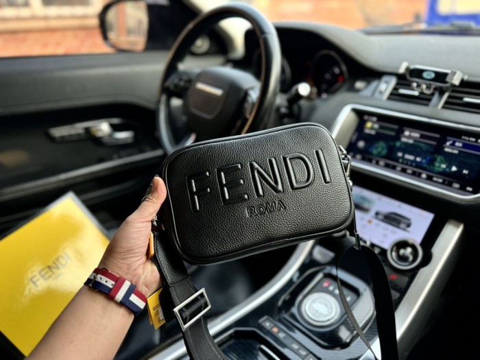 【限定】Fendiフェンディコピーおすすめ メンズショルダーバック