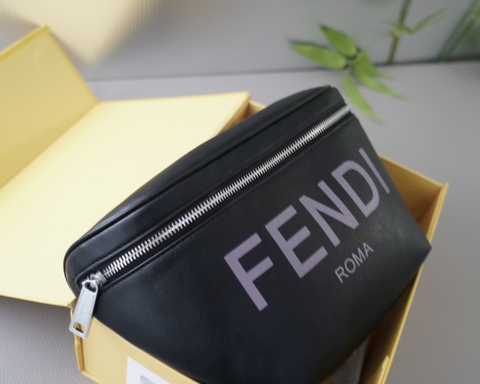 追跡付 Fendiフェンディn級品 メンズショルダーバック