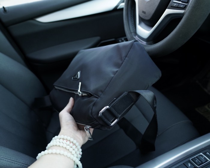 【限定】Pradaプラダ コピーおすすめ メンズ ショルダーバック