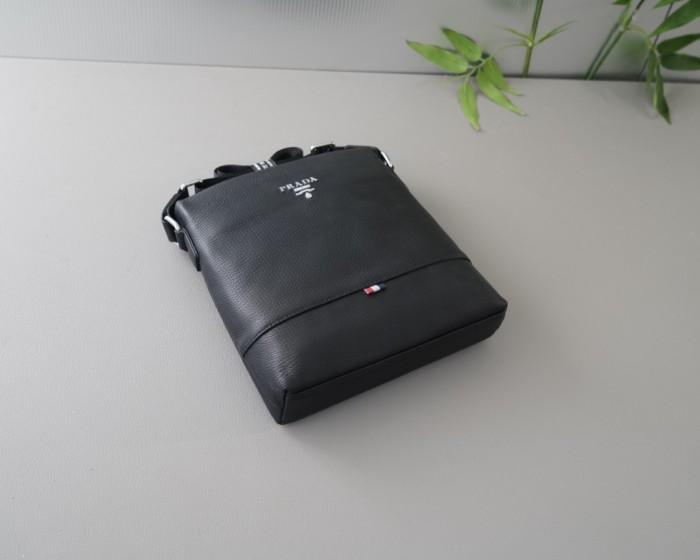 追跡付 Pradaプラダ 偽物通販 メンズ ショルダーバック