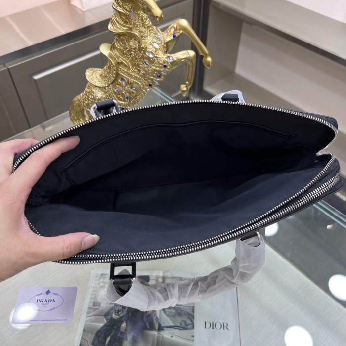 累積売上総額第１位！Pradaプラダ 激安通販 メンズハンドバック