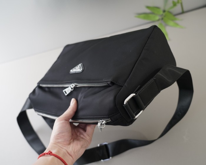 超奇跡の入荷☆ Pradaプラダ コピーおすすめメンズショルダーバック