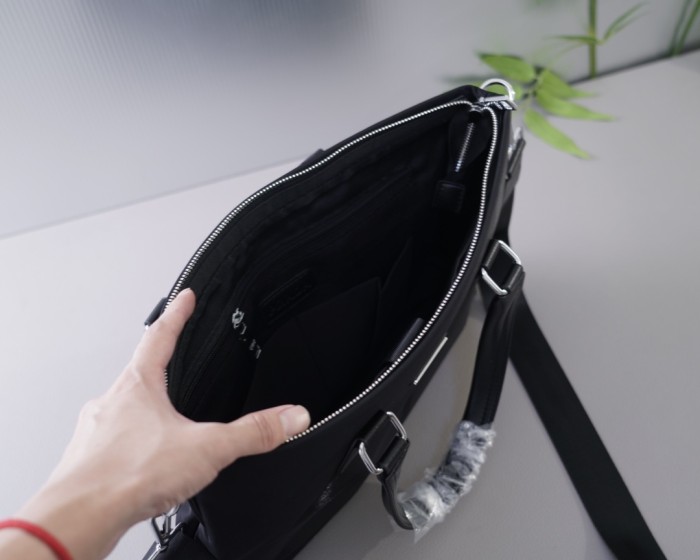 日本未入荷 Pradaプラダ コピー メンズショルダーバック
