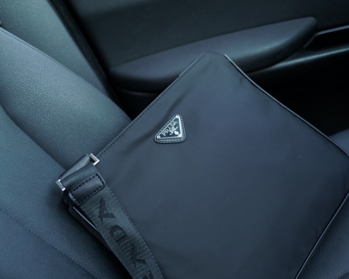 日本未入荷 Pradaプラダ スーパーコピー 偽物通販 ショルダーバック