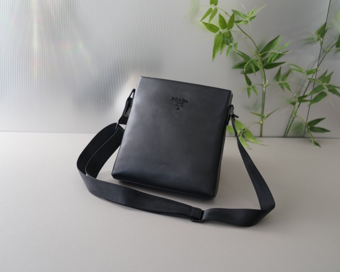 【話題商品！】Pradaプラダ コピーおすすめ メンズショルダーバック