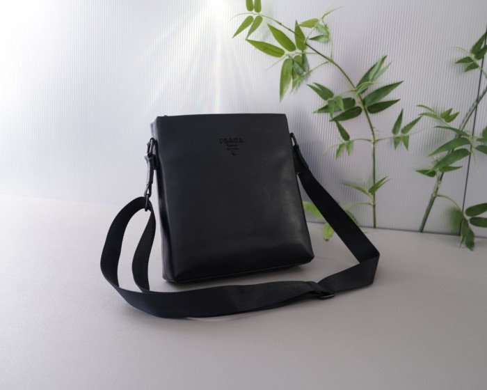 【話題商品！】Pradaプラダ コピーおすすめ メンズショルダーバック