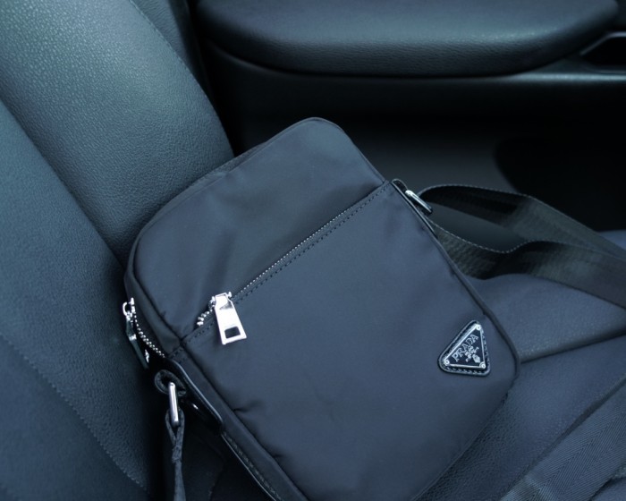 超奇跡の入荷☆ Pradaプラダ 激安偽物 メンズ ショルダーバック