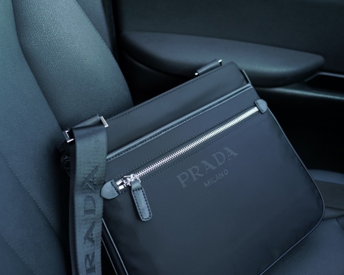 日本未入荷 Pradaプラダ スーパーコピー 偽物通販 ショルダーバック