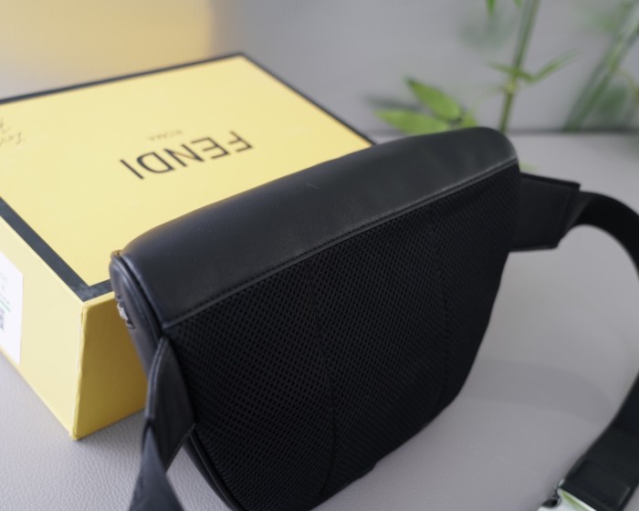 超奇跡の入荷☆ Fendiフェンディコピーおすすめ メンズショルダーバック