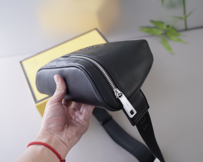 稀少 Fendiフェンディ偽物通販メンズショルダーバック