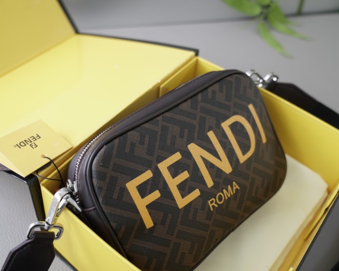 累積売上総額第１位！Fendiフェンディ偽物通販メンズショルダーバック