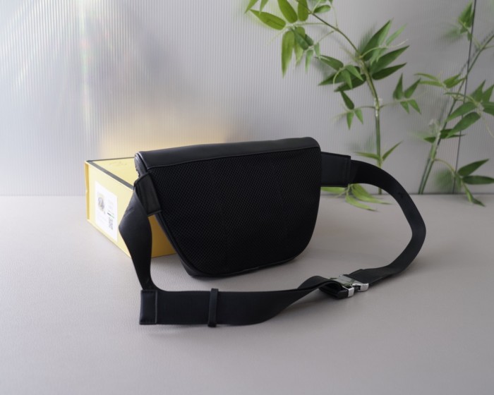 超奇跡の入荷☆ Fendiフェンディコピーおすすめ メンズショルダーバック