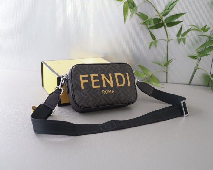 累積売上総額第１位！Fendiフェンディ偽物通販メンズショルダーバック