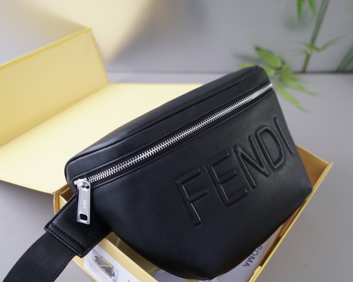 超奇跡の入荷☆ Fendiフェンディコピーおすすめ メンズショルダーバック