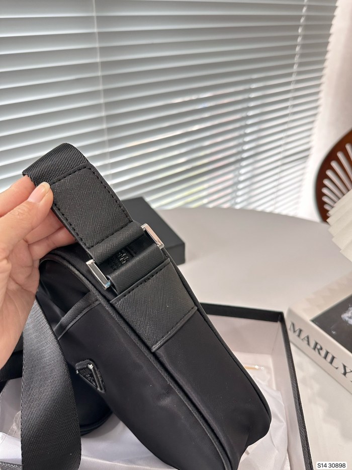 日本未入荷 Pradaプラダ コピー レディースショルダーバック